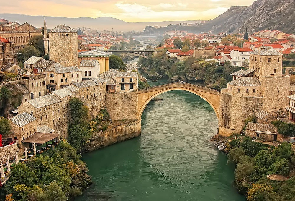 Türk Vatandaşlarının Vizesiz Gidebildiği Ülke Bosna-Hersek, Tarihi ve Doğal Güzellikleriyle Öne Çıkıyor